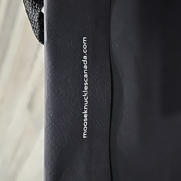 Moose Knuckles paper 🎒 bag - Picture 2 of 5